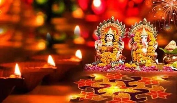 Diwali 2022: 2000 साल में पहली बार दुर्लभ संयोग में दीपावली, पांच शुभ योगों में की गई लक्ष्मी पूजा रहेगी बहुत ही शुभ